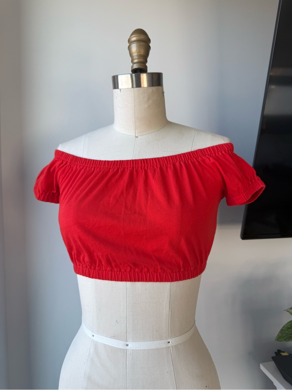 Aritzia Wilfred Red Off-Shoulder Crop Top